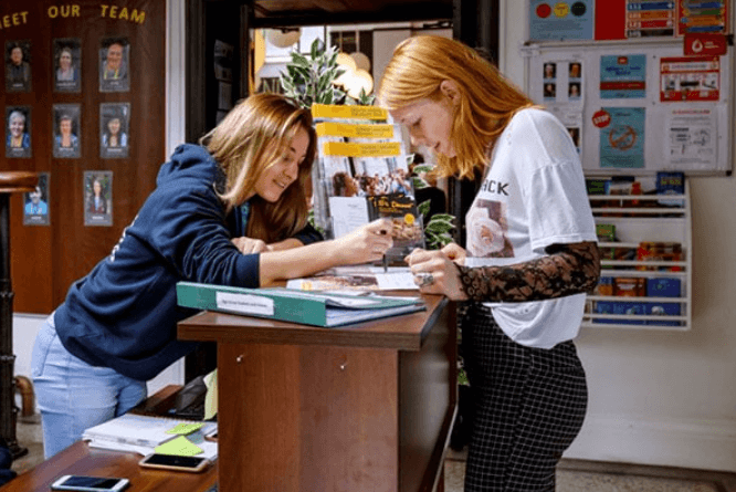 Europa School of English_3.png