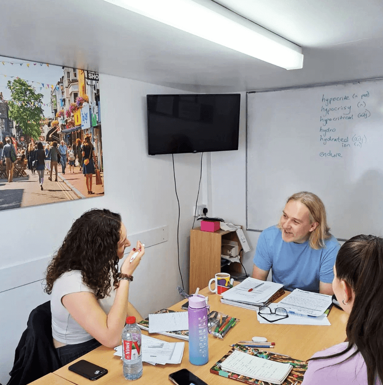 Castle School of English Brighton_6.png