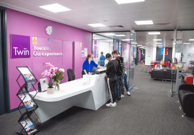 Twin English Centre London_2.png